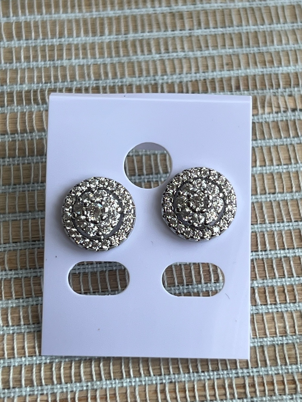 ⭐️-Sparkling Round Crystal Stud Earrings